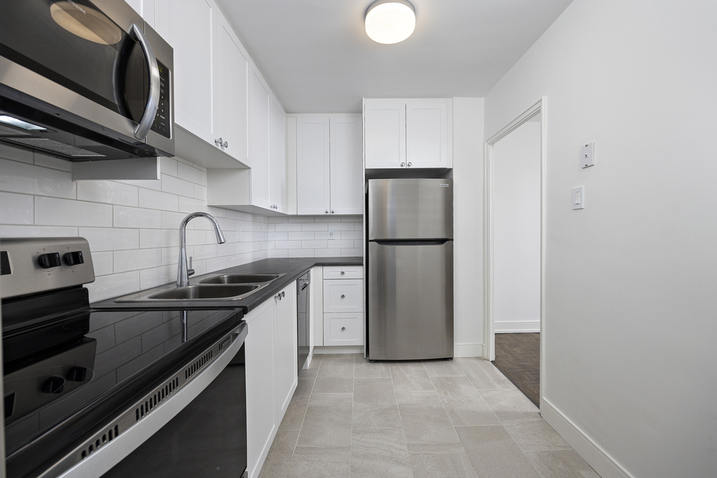 Photo 3 of 14, 16 Westdale Drive - 2 Bedroom - 834 sq ft - $1693 rental property