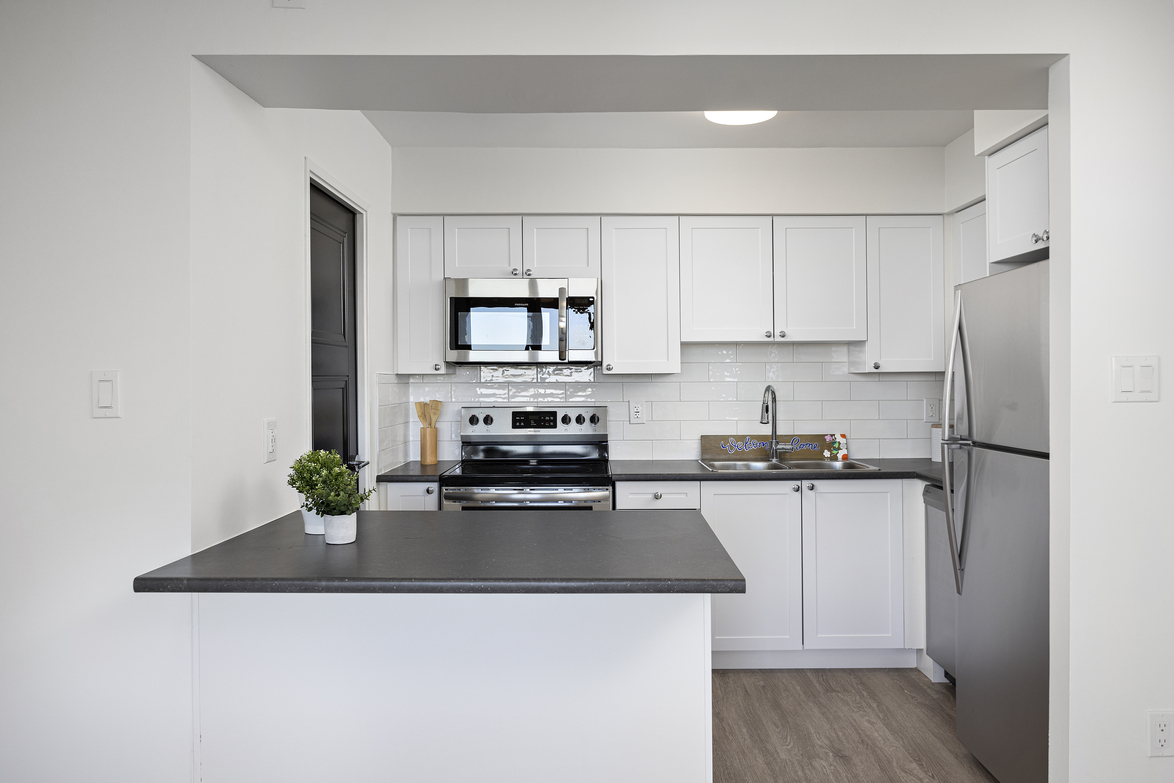 Main photo of rental property: 292 Oakdale Avenue - 1 Bedroom - 651 sq ft - $1648 in St. Catharines, ON