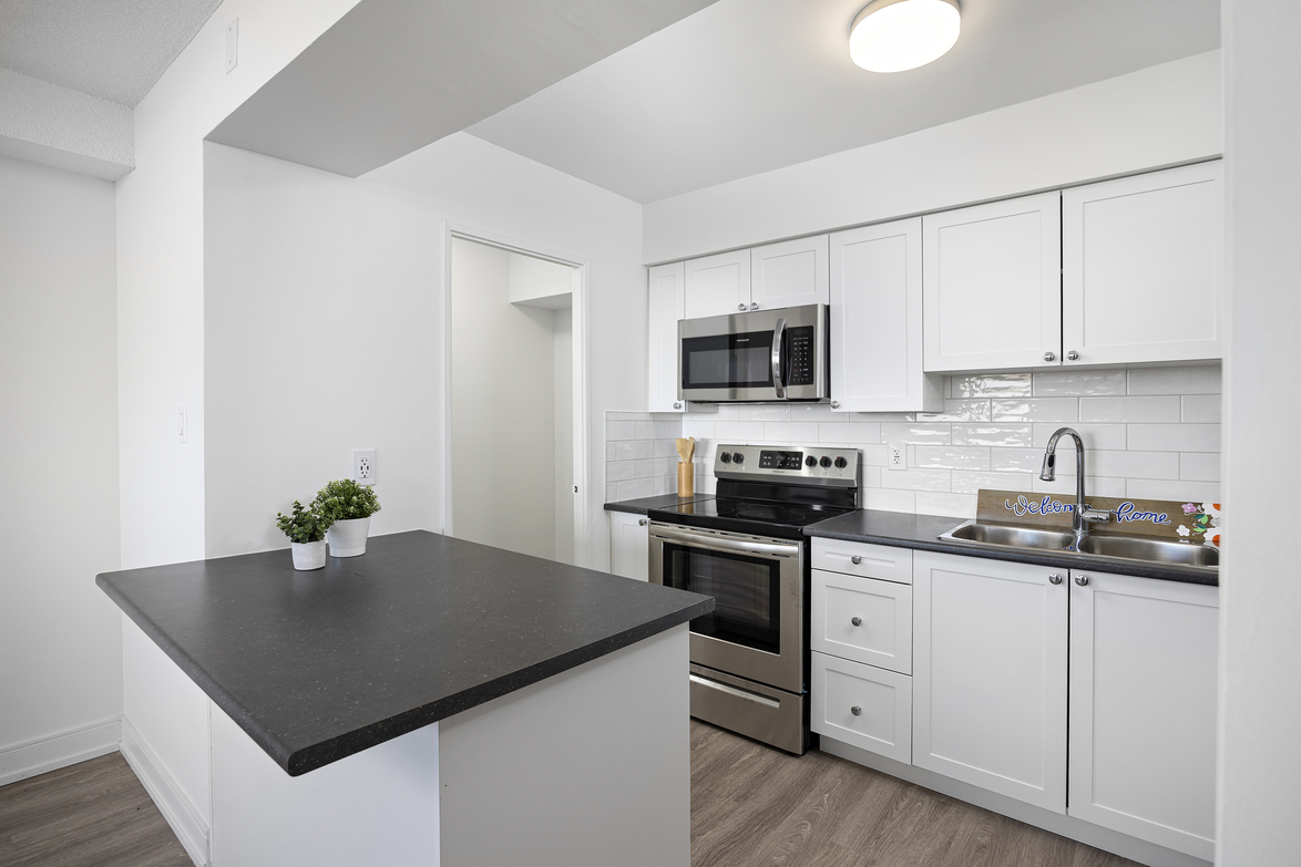Photo 3 of 292 Oakdale Avenue - 1 Bedroom - 651 sq ft - $1648 rental property