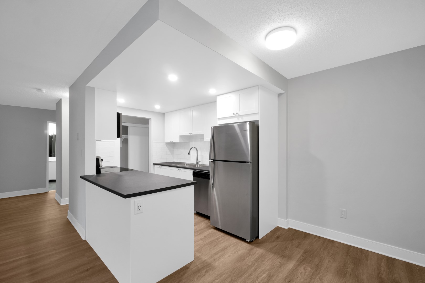 Photo 2 of 535, 555 Shaw Avenue - Bachelor - 467 sq ft - $1675 rental property