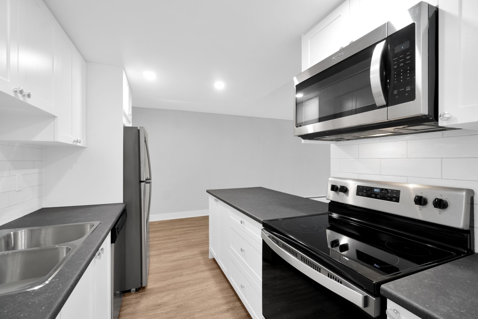 Photo 2 of 535, 555 Shaw Avenue - 2 Bedroom - 909 sq ft - $2384 rental property