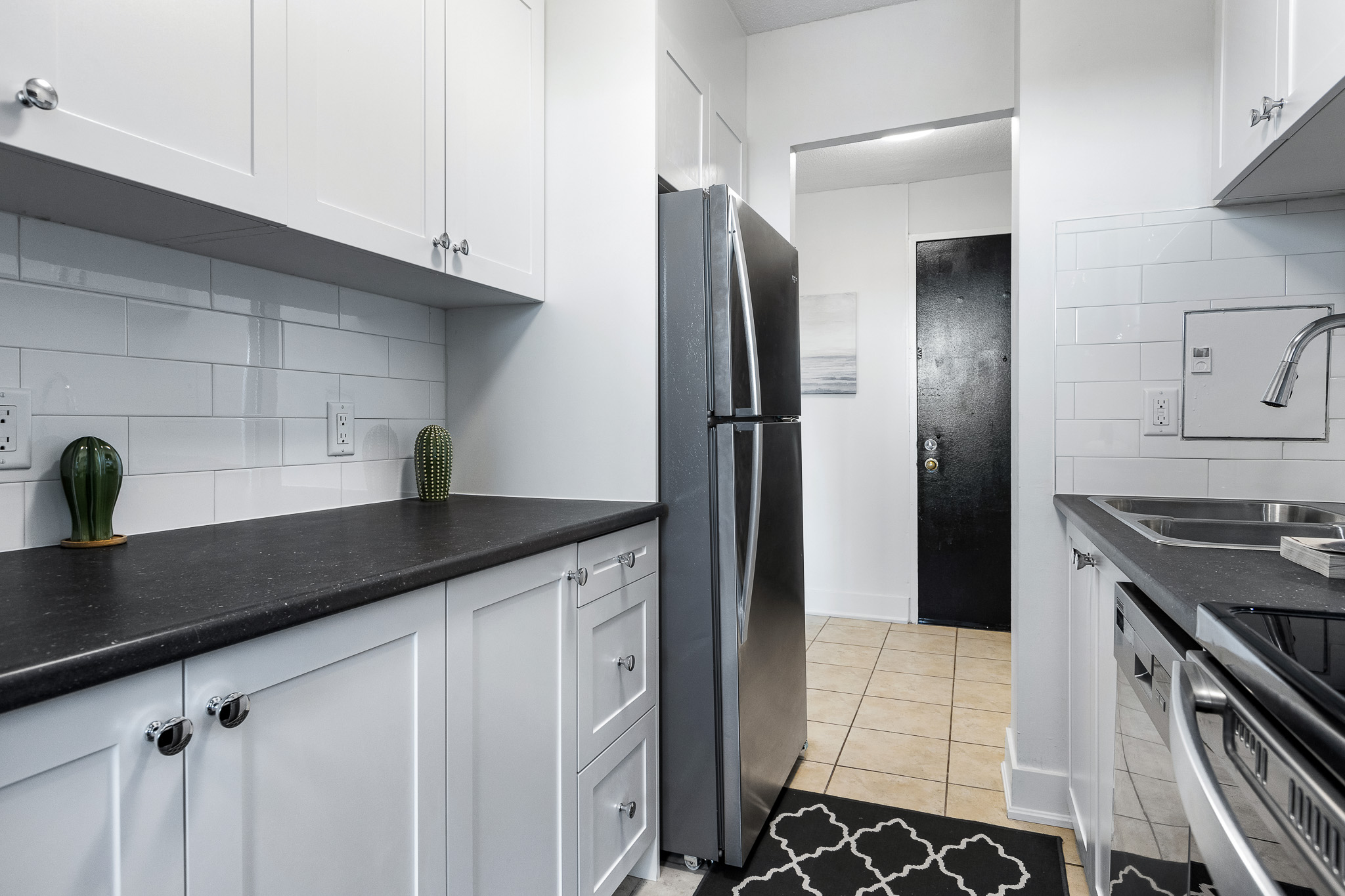 Photo 2 of 2880-2900 Carling Avenue - 1 Bedroom - 545 sq ft - $1673 rental property