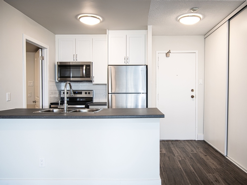 Photo 3 of 190 Lees Avenue - 2 Bedroom - 993 sq ft - $2460 rental property