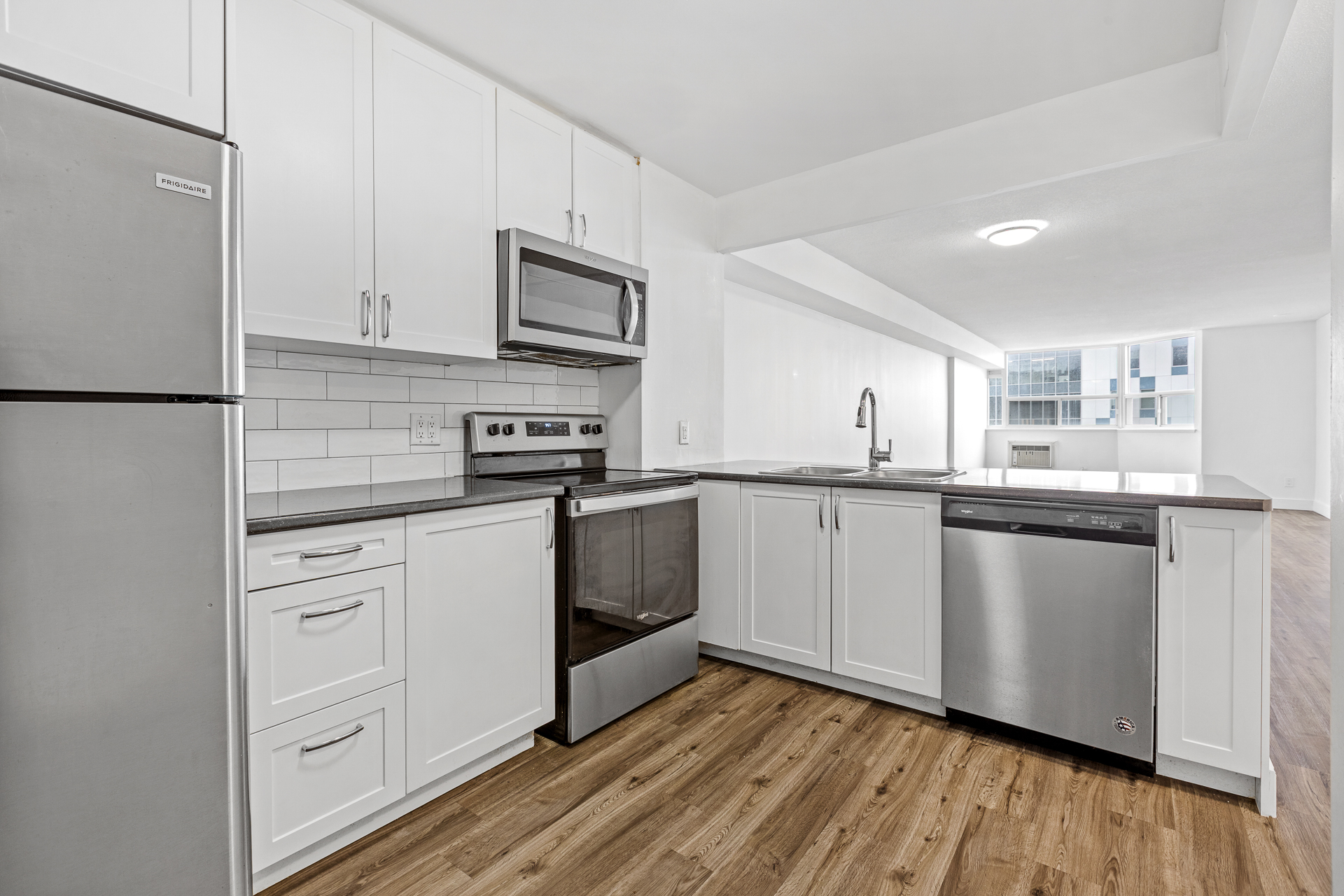 Photo 3 of 190 Lees Avenue - 2 Bedroom - 993 sq ft - $2398 rental property