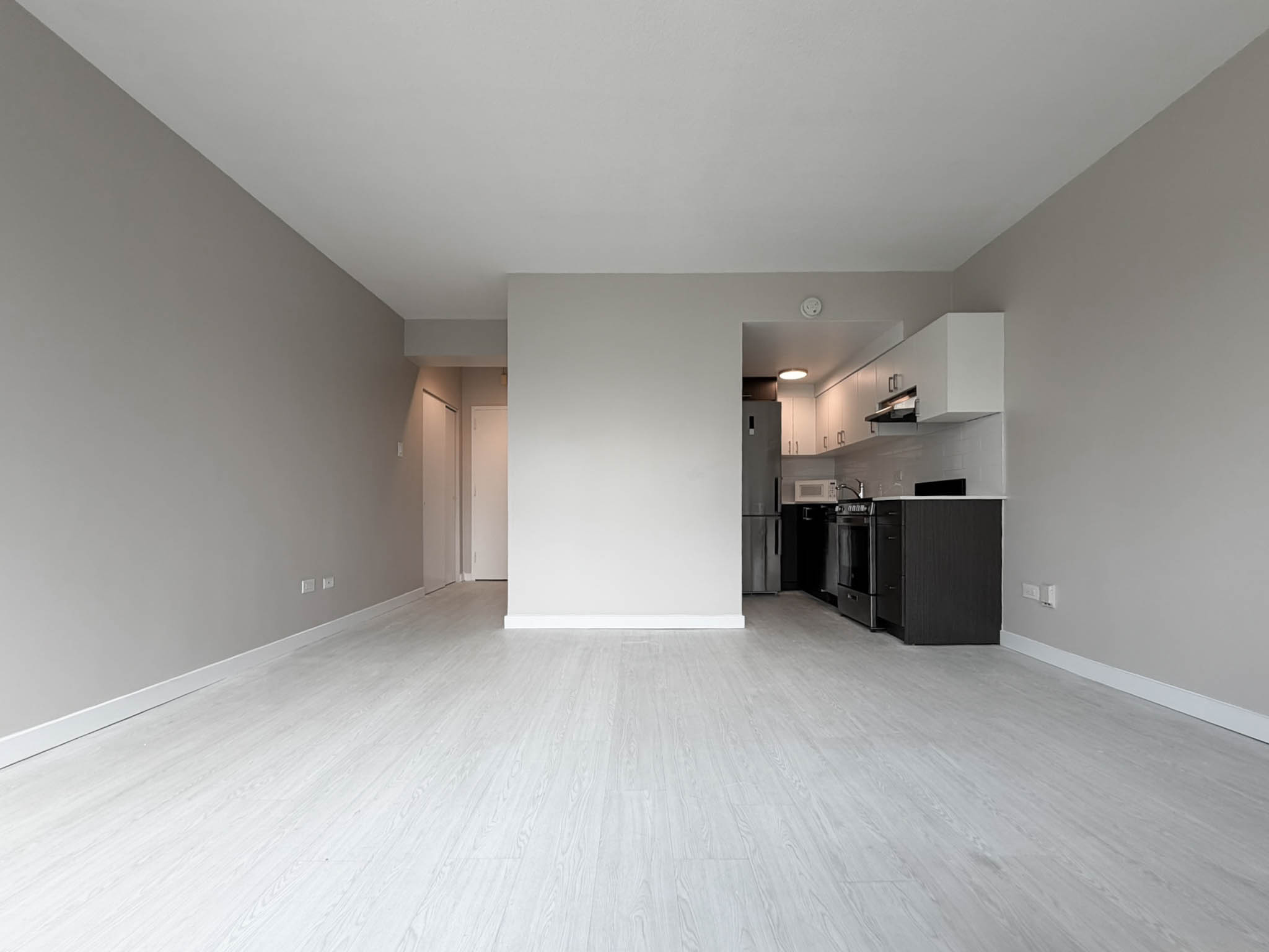 Photo 2 of 1150 Rue Sherbrooke Est - Bachelor - 336 sq ft - $1288 rental property