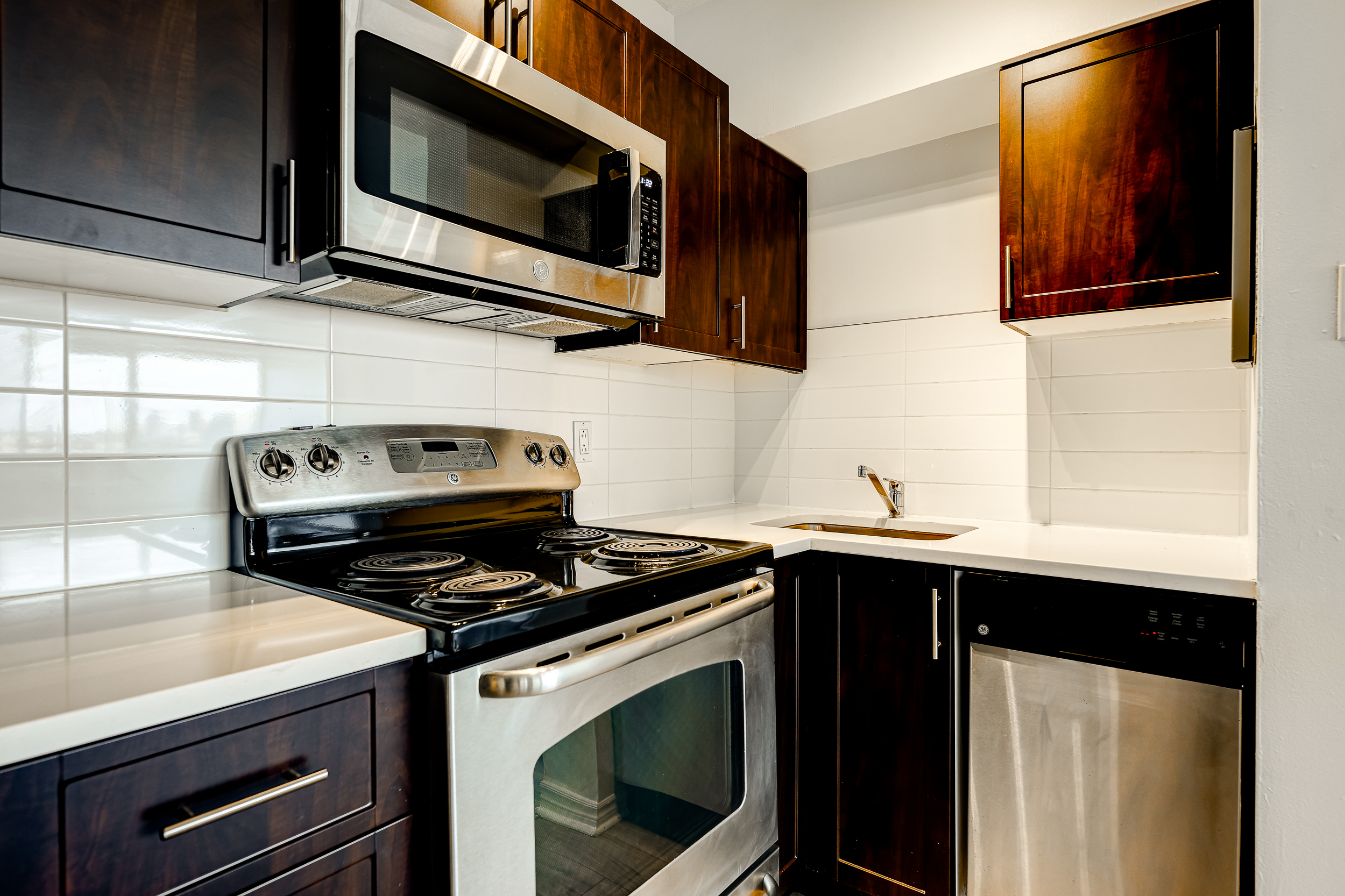1150 Rue Sherbrooke Est, Montréal, QC H2L 1L8 — photo 1