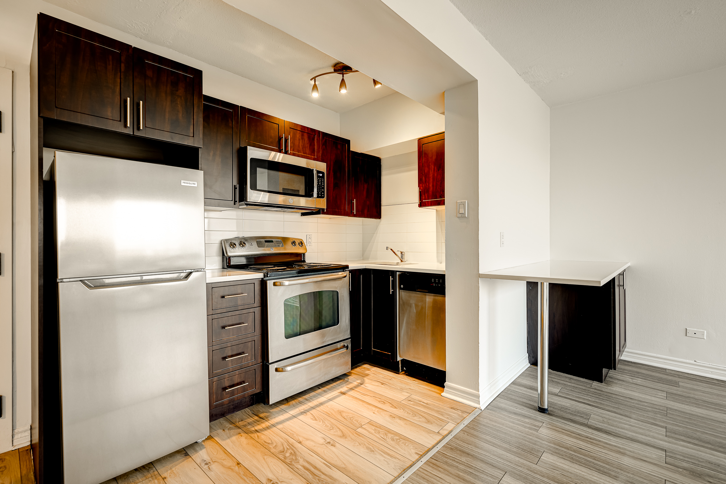 1150 Rue Sherbrooke Est, Montréal, QC H2L 1L8 — photo 2