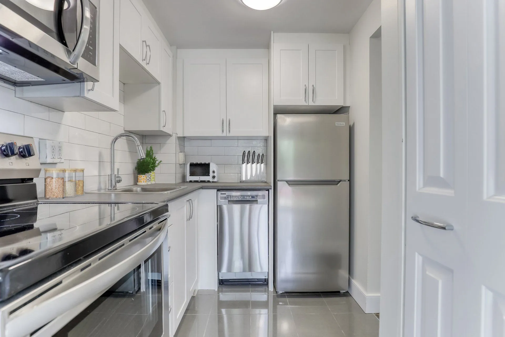 Photo 2 of 181 Queen Mary Road - 3 Bedroom - 1290 sq ft - $2699 rental property