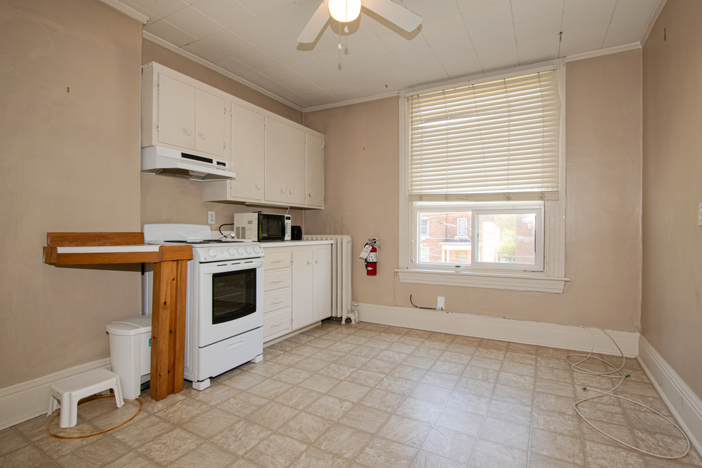 Photo 3 of 300 Frontenac Street - 1 Bedroom - 120 sq ft - $999 rental property