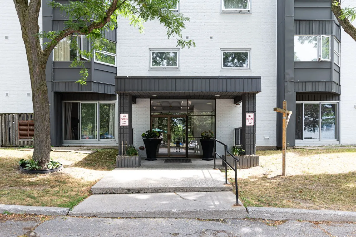 Photo 3 of 700-710 Sir John A Macdonald Boulevard - 1 Bedroom - 594 sq ft - $1618 rental property